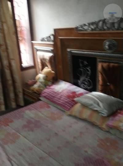 wood bed and dressing
