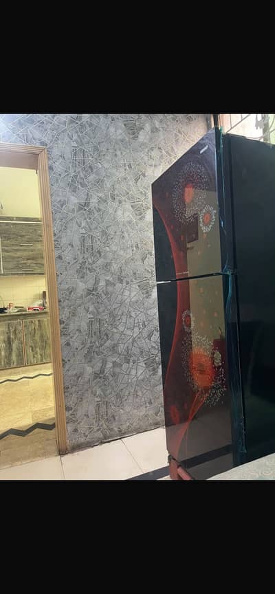 Orient medium size fridge condition is good urgently ssle