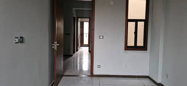 3 bed brand new with lift park facing