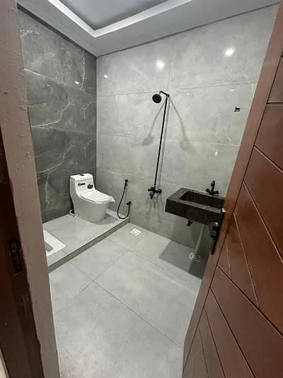 3 Bed dd Brand New Luxury Portion availabke For Rent