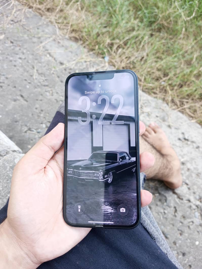Apple iPhone 13 0