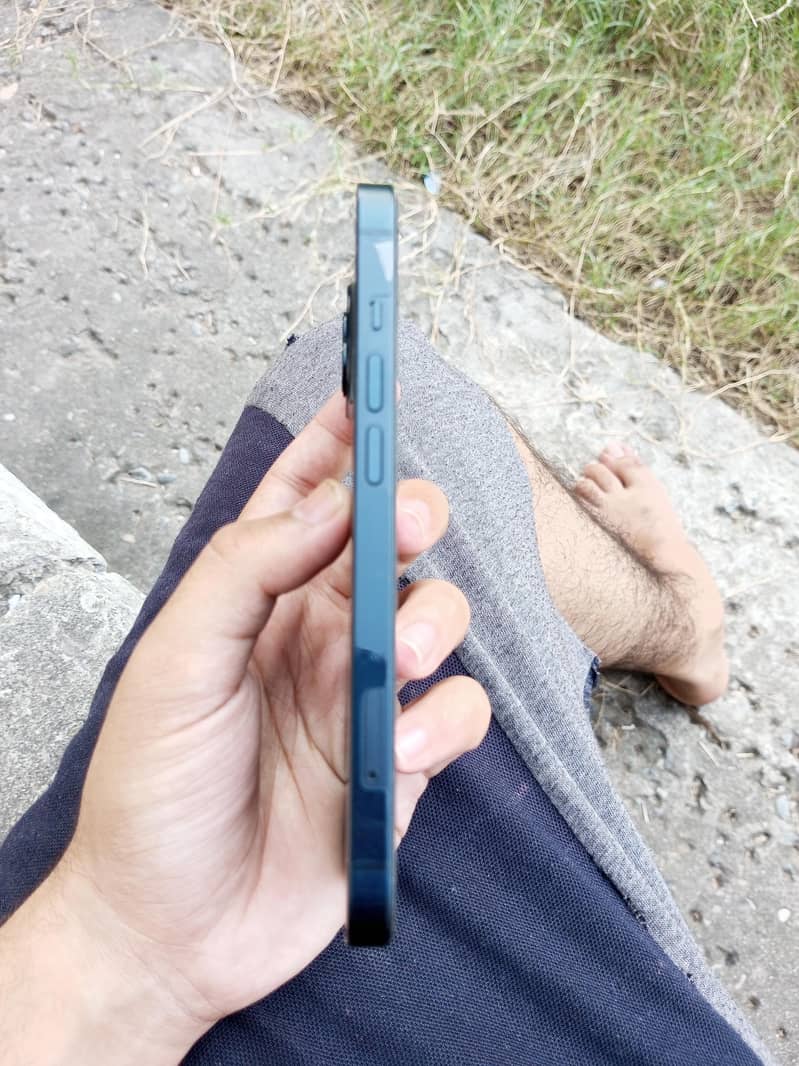 Apple iPhone 13 1