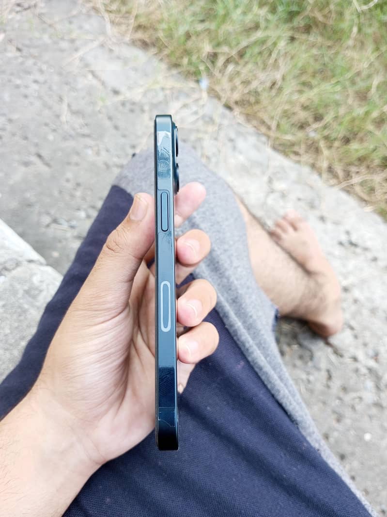 Apple iPhone 13 3