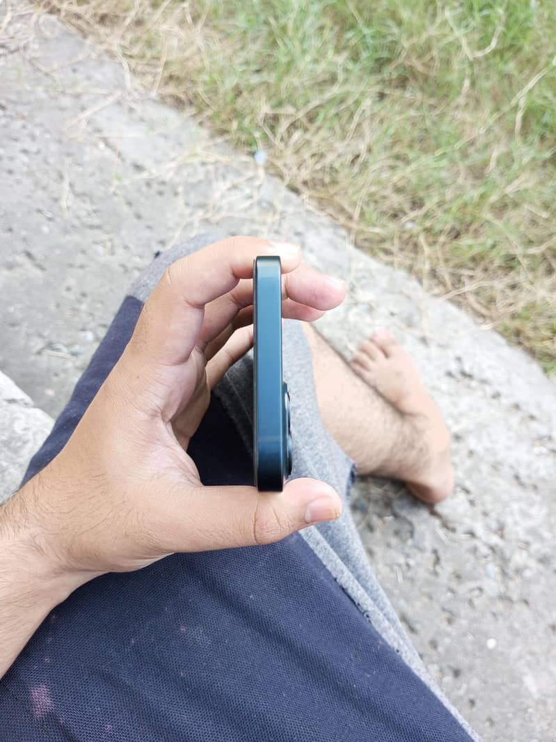 Apple iPhone 13 6
