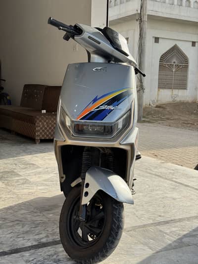 United Electric Scooter 2025 Model - 800W Motor Super Clean Condition