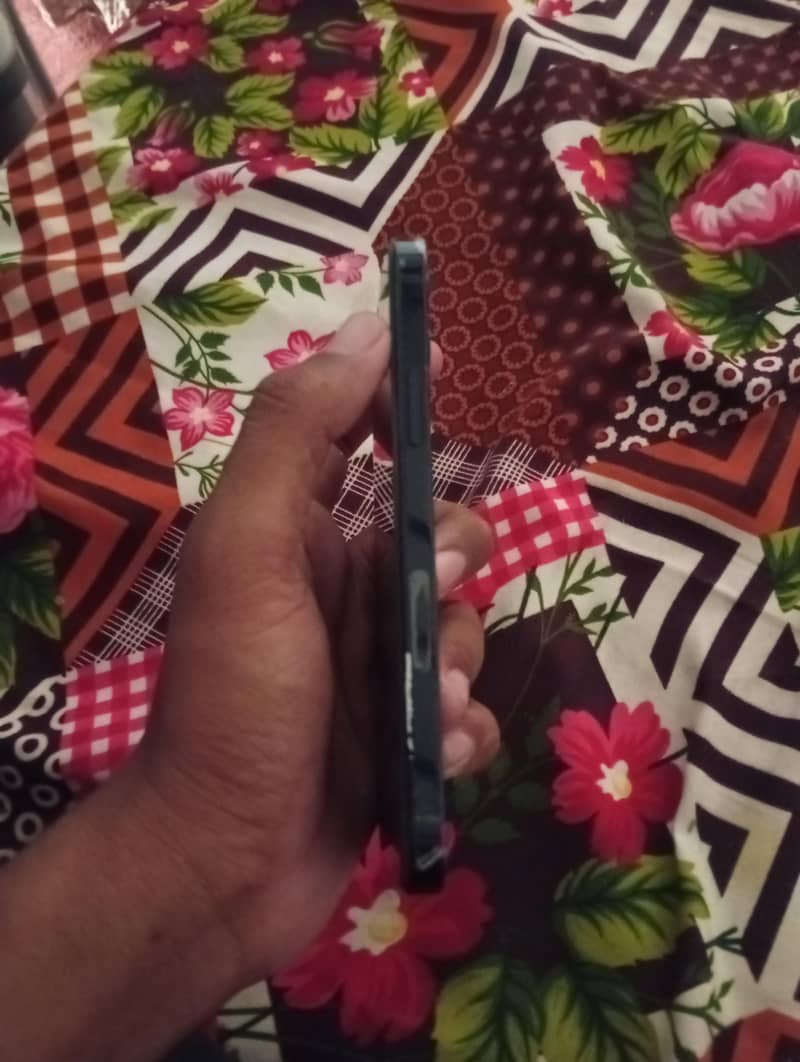 Apple iPhone 12 1