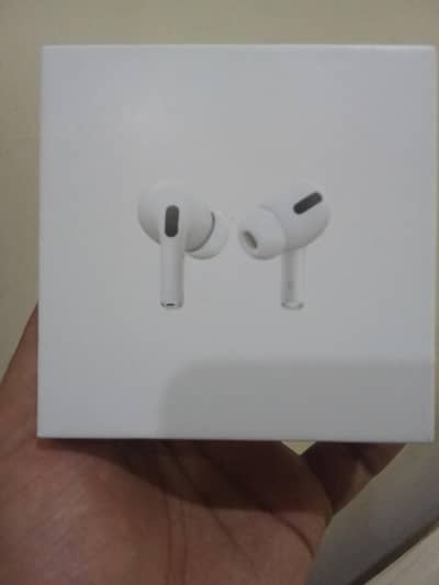 AirPods Pro with Wireless Charging Case – Excellent Condition