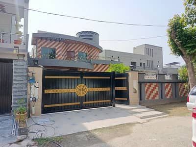 18 MARLA BEAUTIFUL HOUSE AVAILABLE FOR SALE
