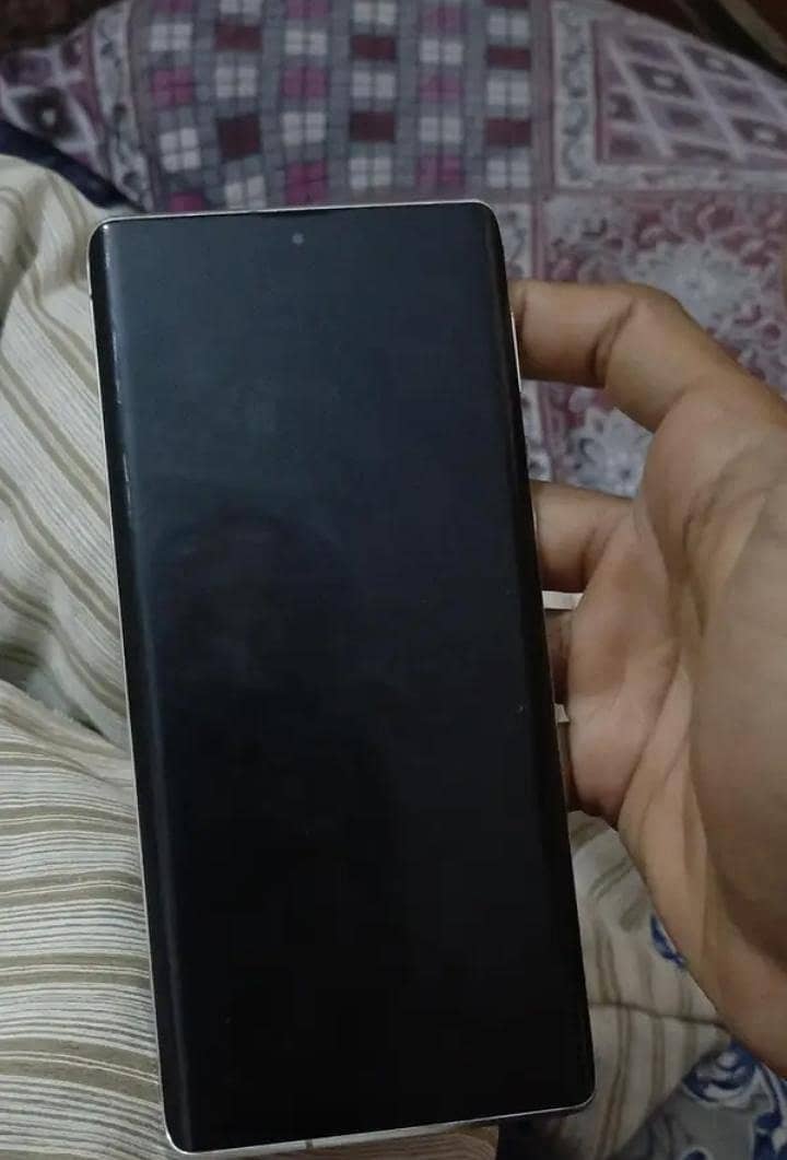 Sharp Aquos R6 1
