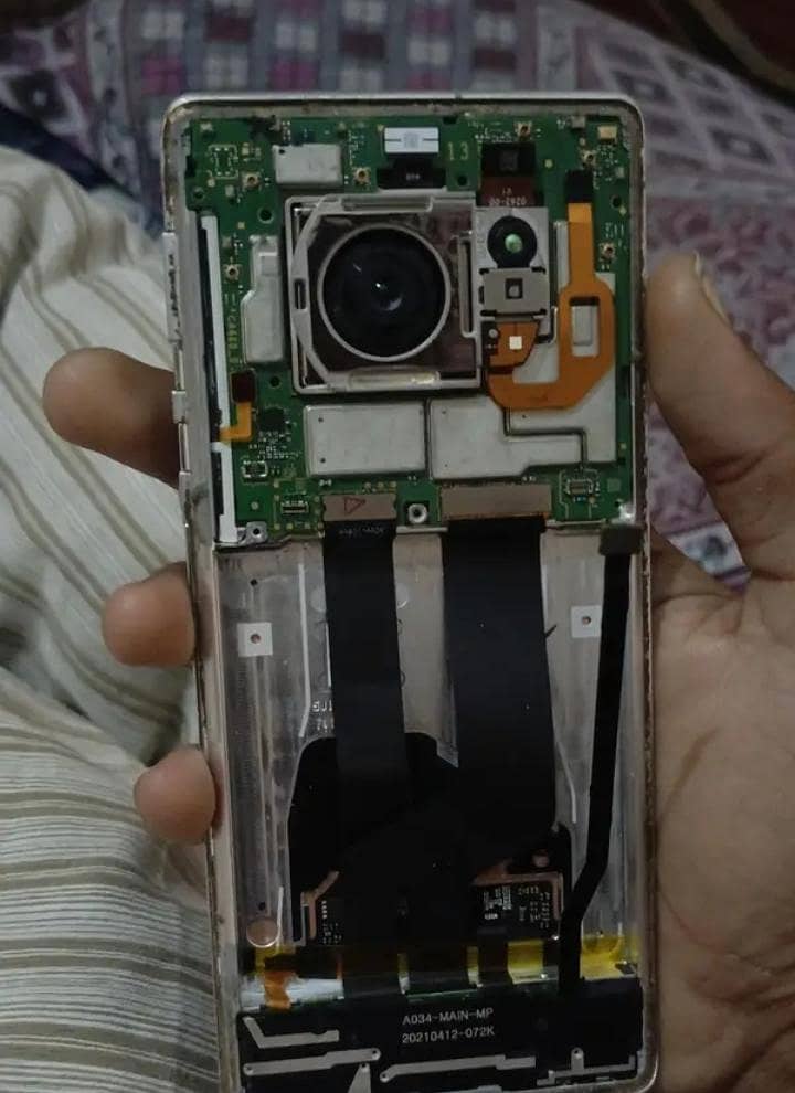 Sharp Aquos R6 2