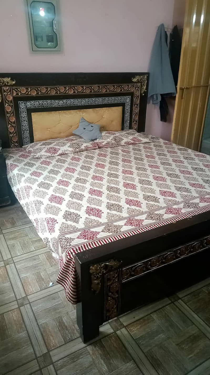 Beautiful  Double Bed + Dressing Table Set 0