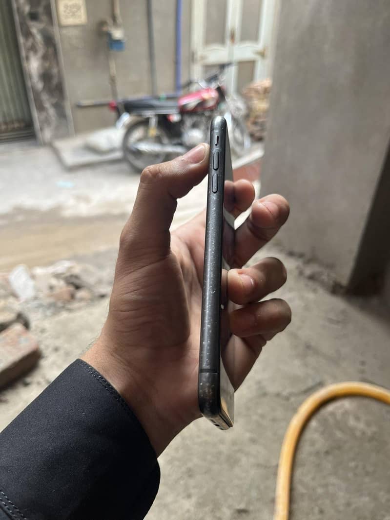 Apple iPhone 11 3