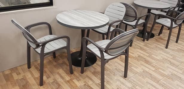 Set for sale tabel and chairs