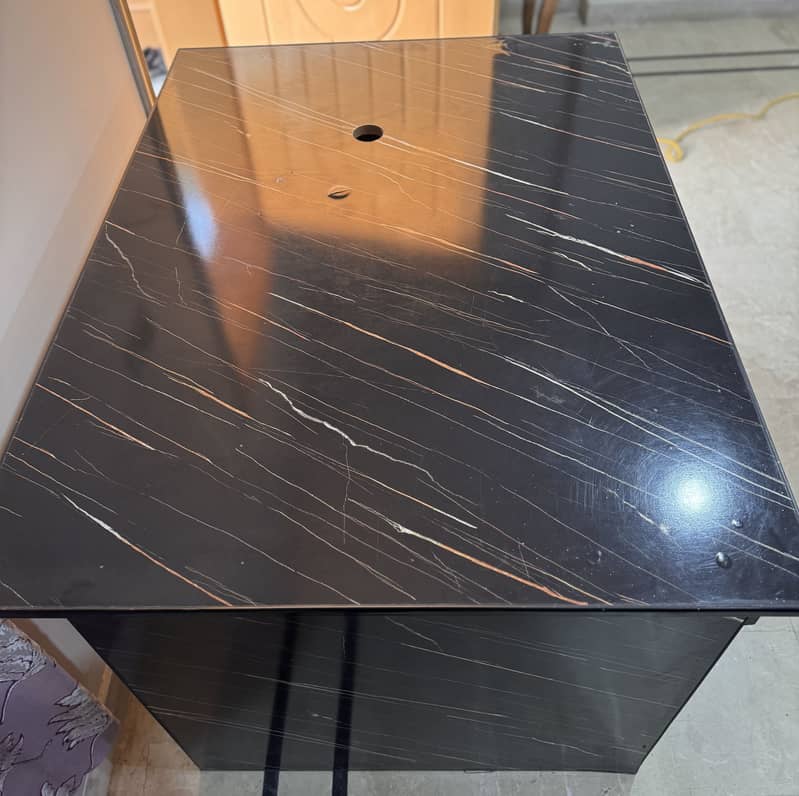 Computer table 0