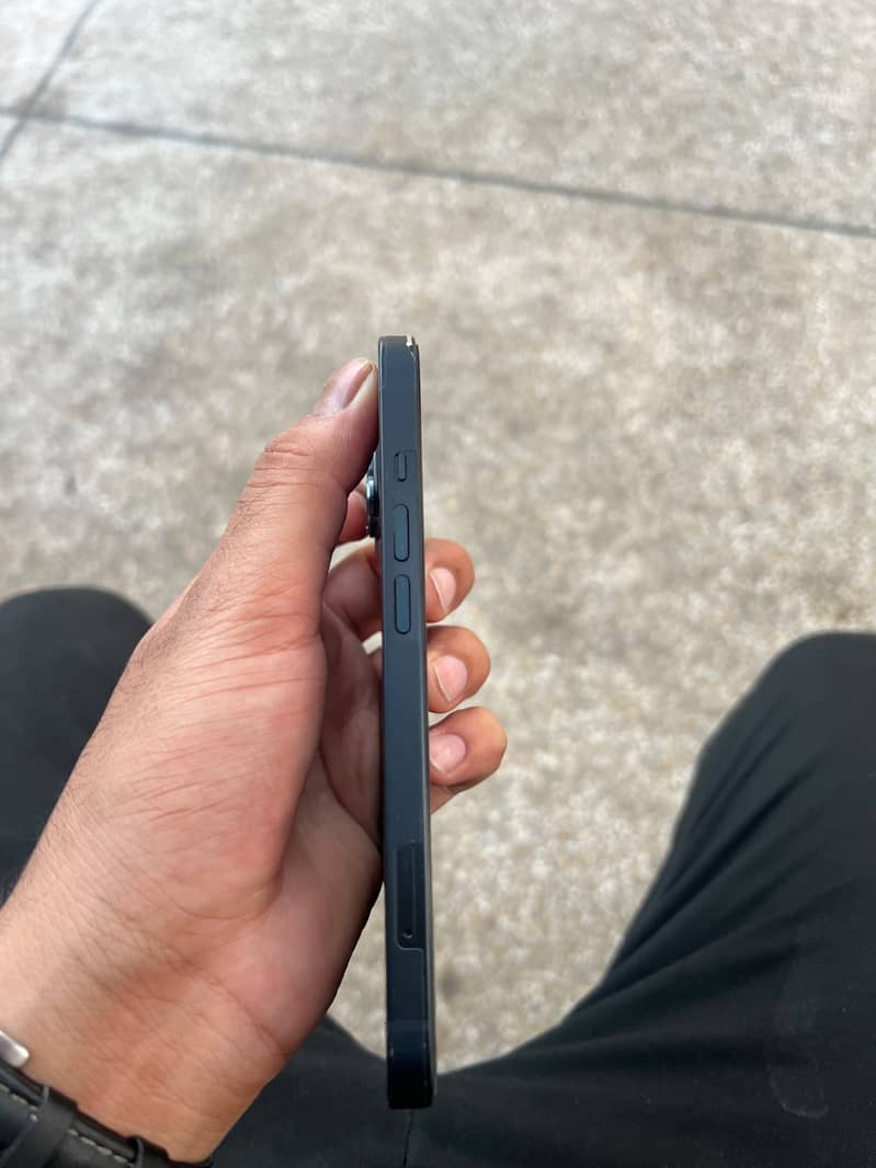 Apple iPhone 13 4