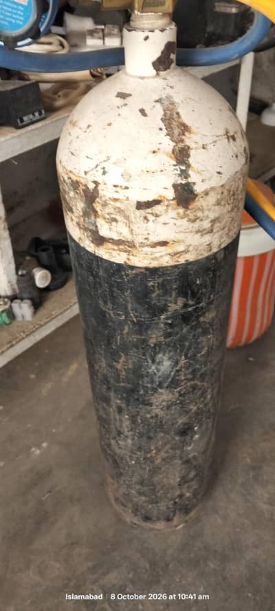 Oxygen Cylinder medium