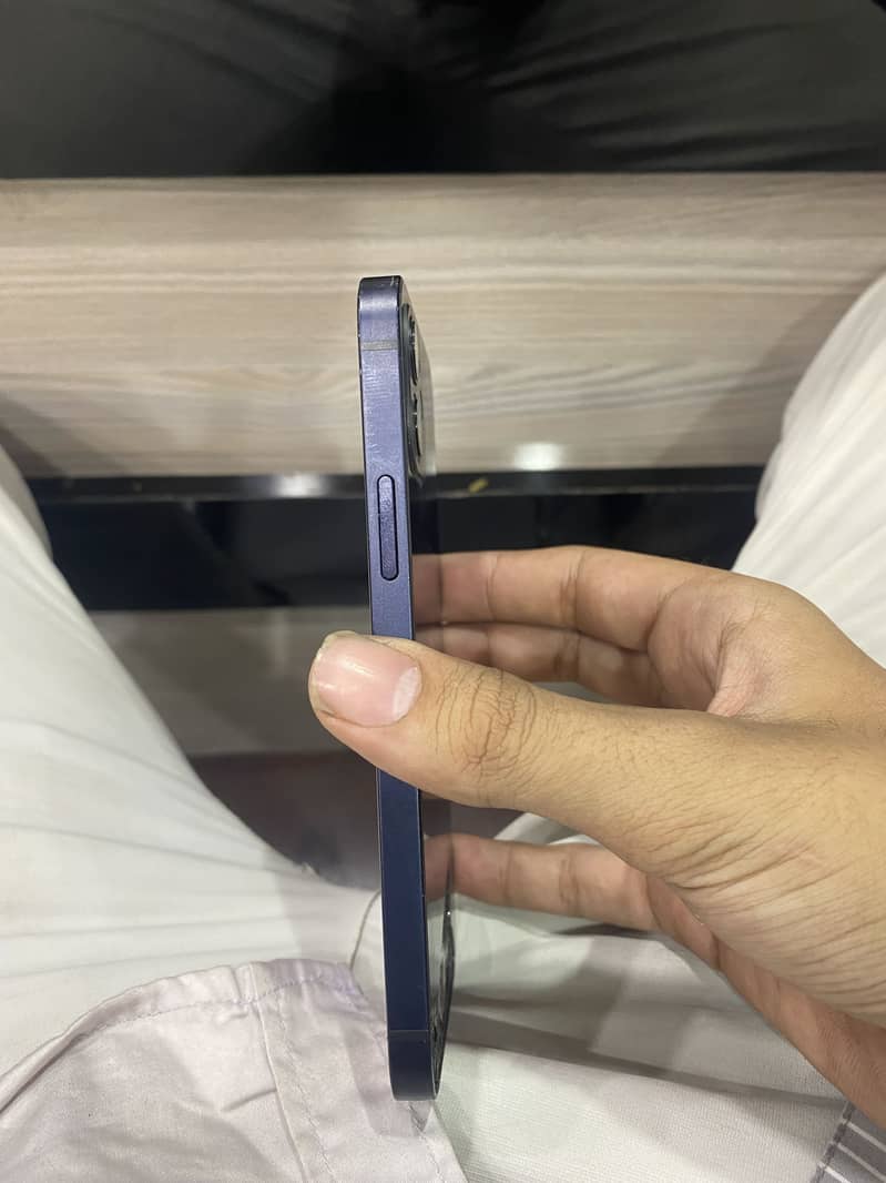 Apple iPhone 12 1
