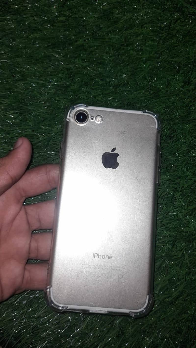 Apple iPhone 7 0