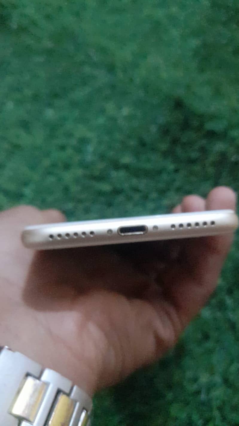 Apple iPhone 7 1