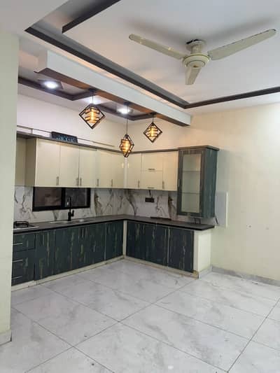 175 SQUARE YARD FLAT ON RENT 3 BED D/D