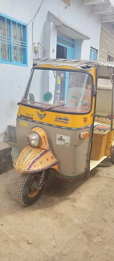 I'm selling my cng rikshaw super star good condition total genuine