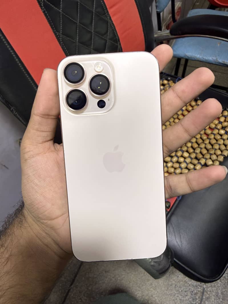 Apple iPhone 16 Pro Max 0