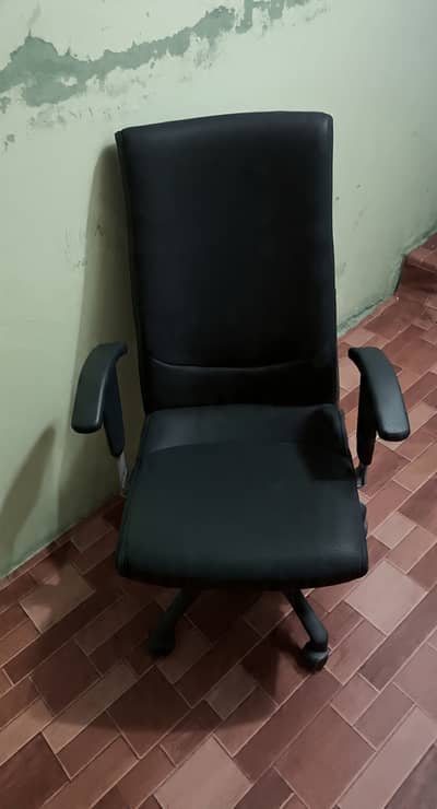 Office Chair in Very Good Condition and its Imported Model