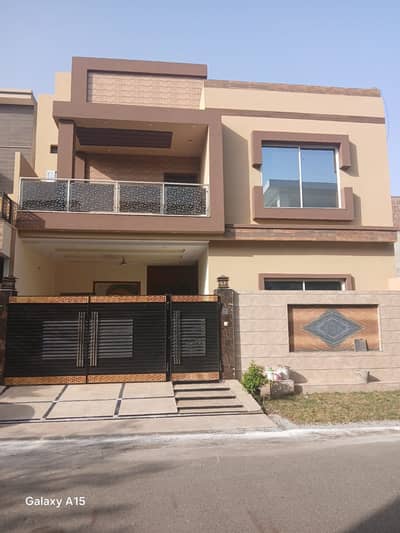 Ideal location for living near park market and mosque