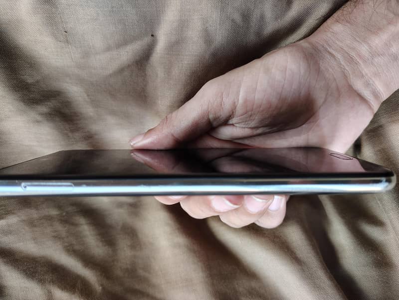 Sharp Aquos R2 3