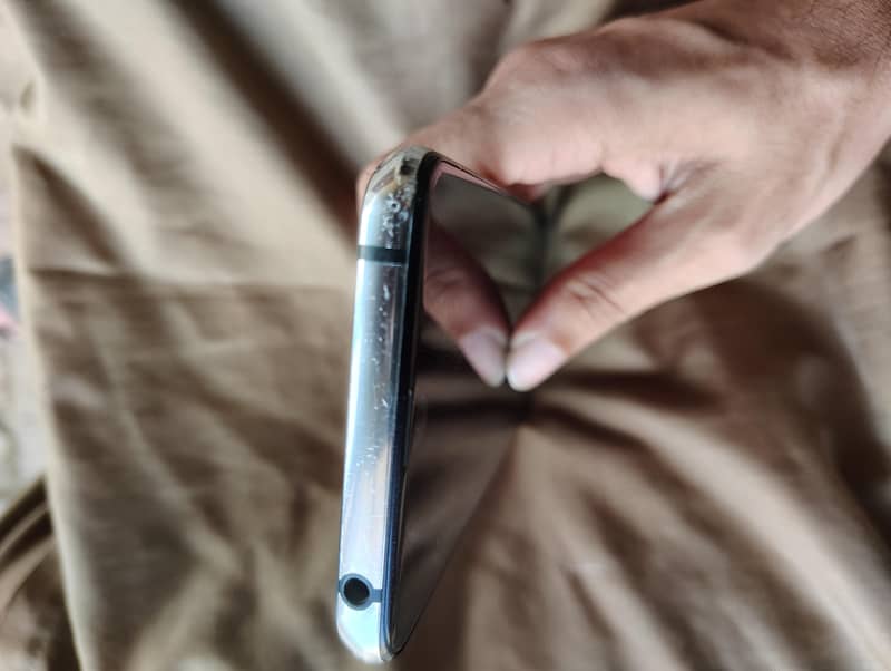 Sharp Aquos R2 5