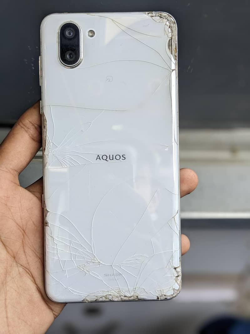Sharp Aquos R3 0