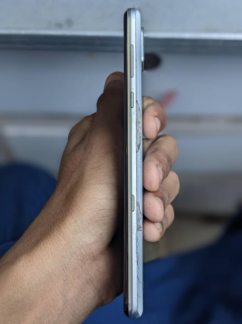 Sharp Aquos R3 5