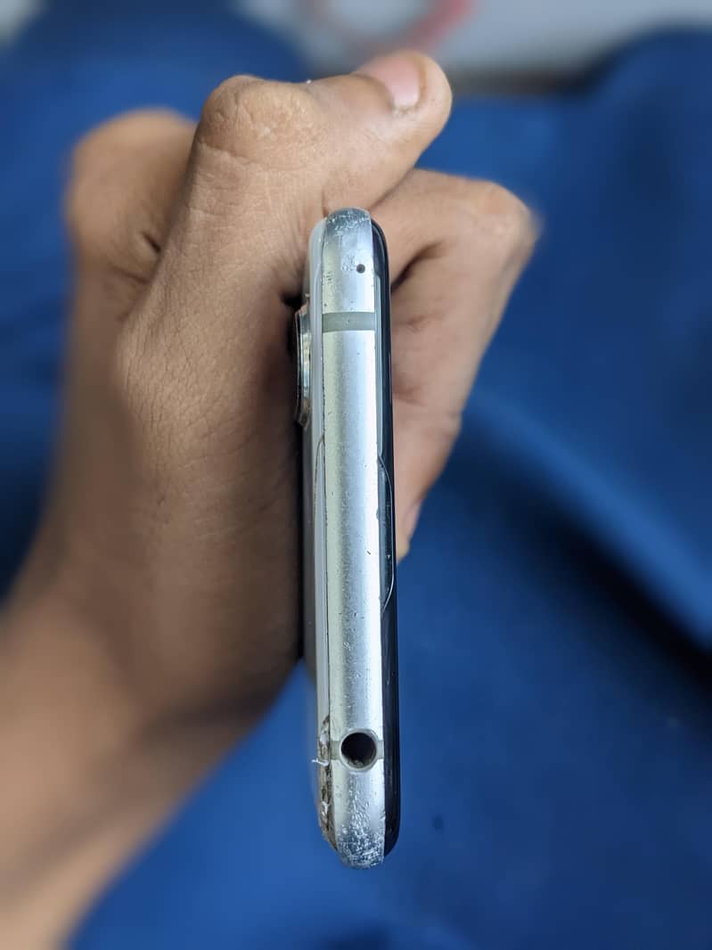 Sharp Aquos R3 7