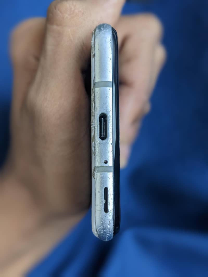 Sharp Aquos R3 8