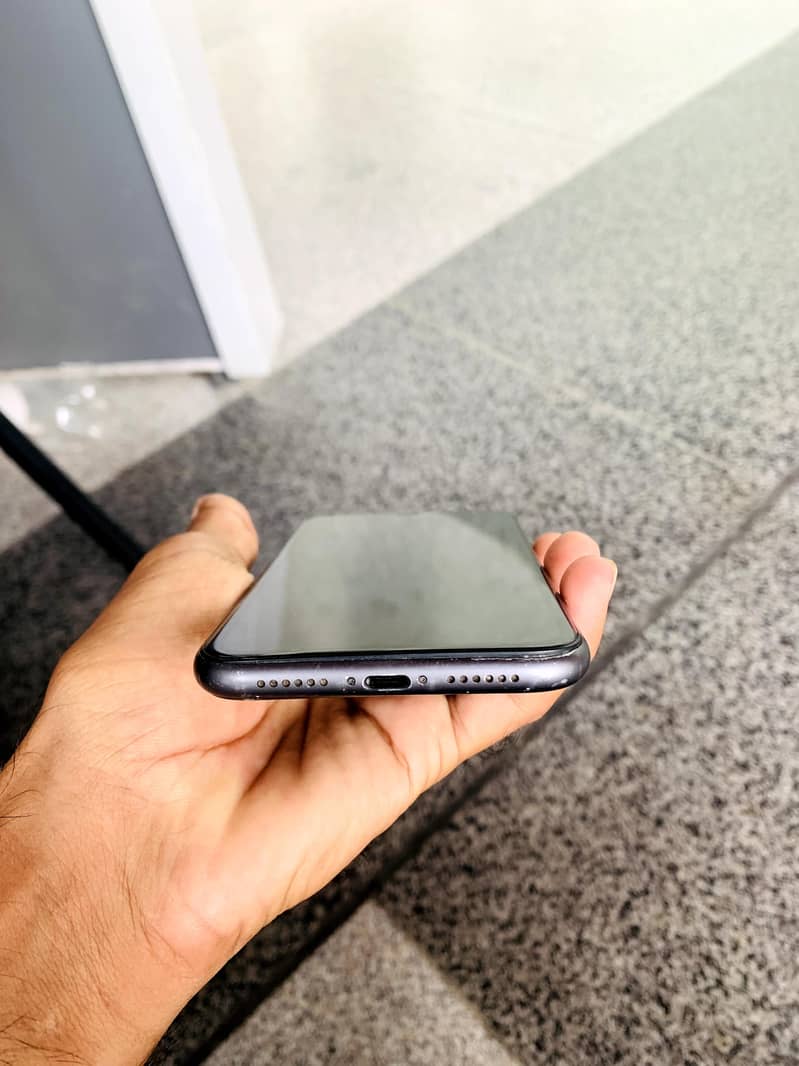 Apple iPhone 11 0