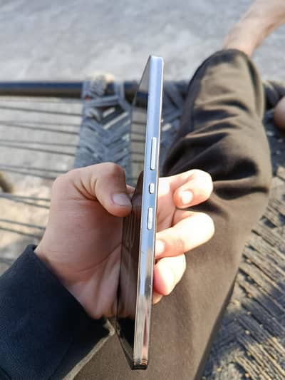 Sharp Aquos Zero6