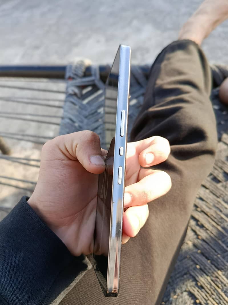 Sharp Aquos Zero6 0