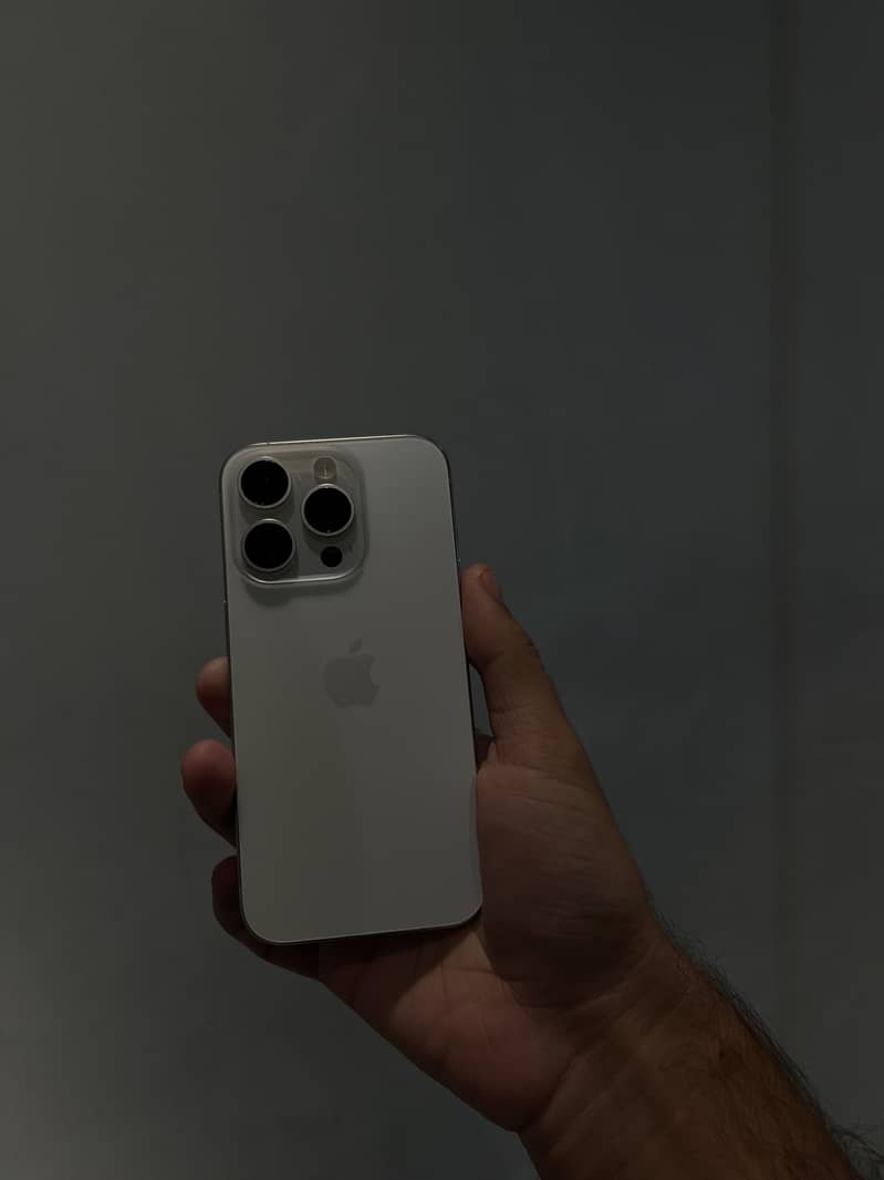 Apple iPhone 15 Pro 4