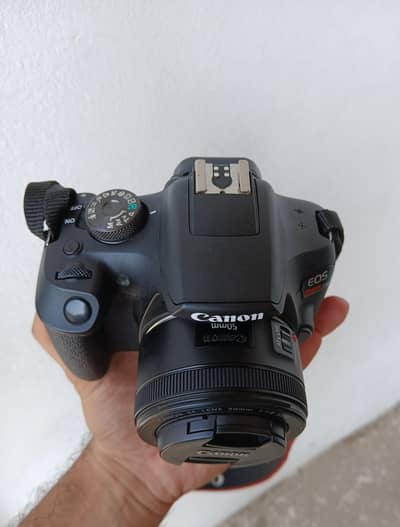 DSLR camera Conon Rebel T7 with 3 lens