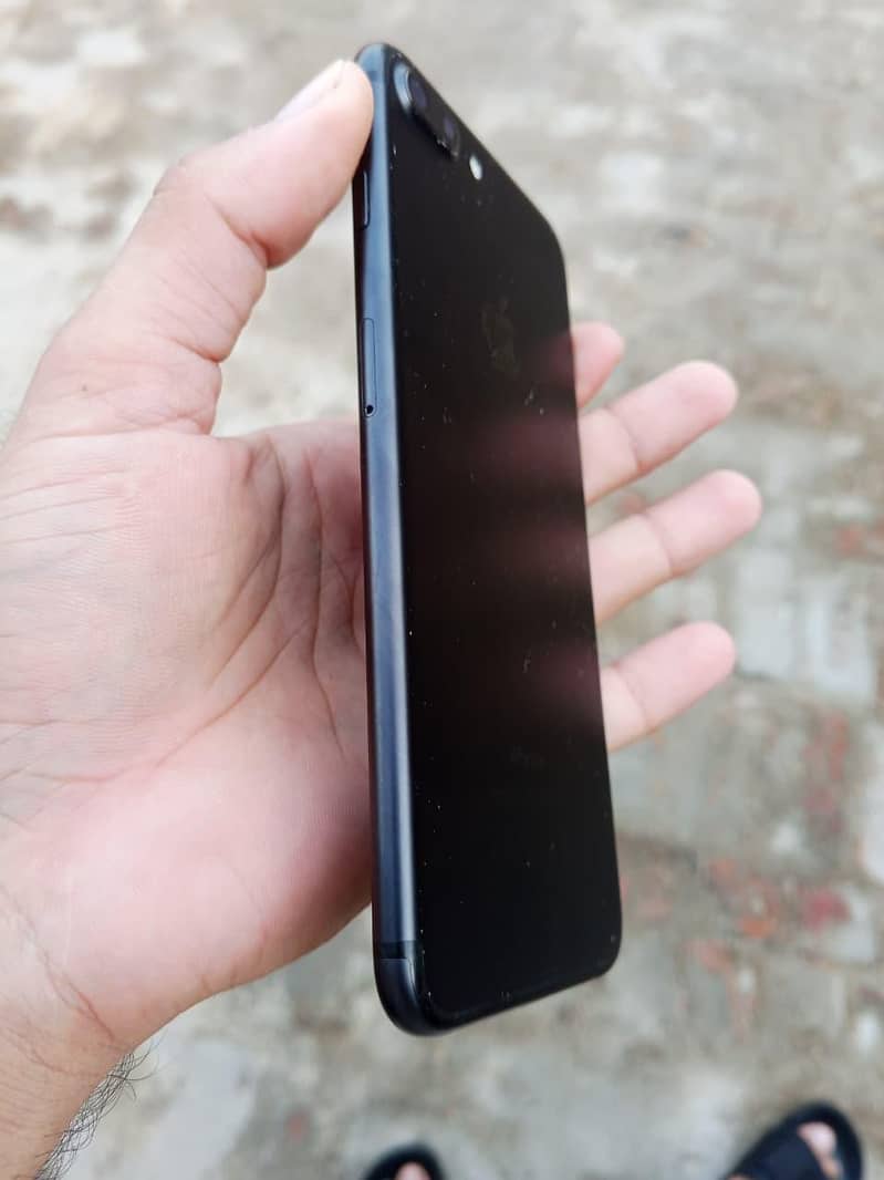 Apple iPhone 7 Plus 1