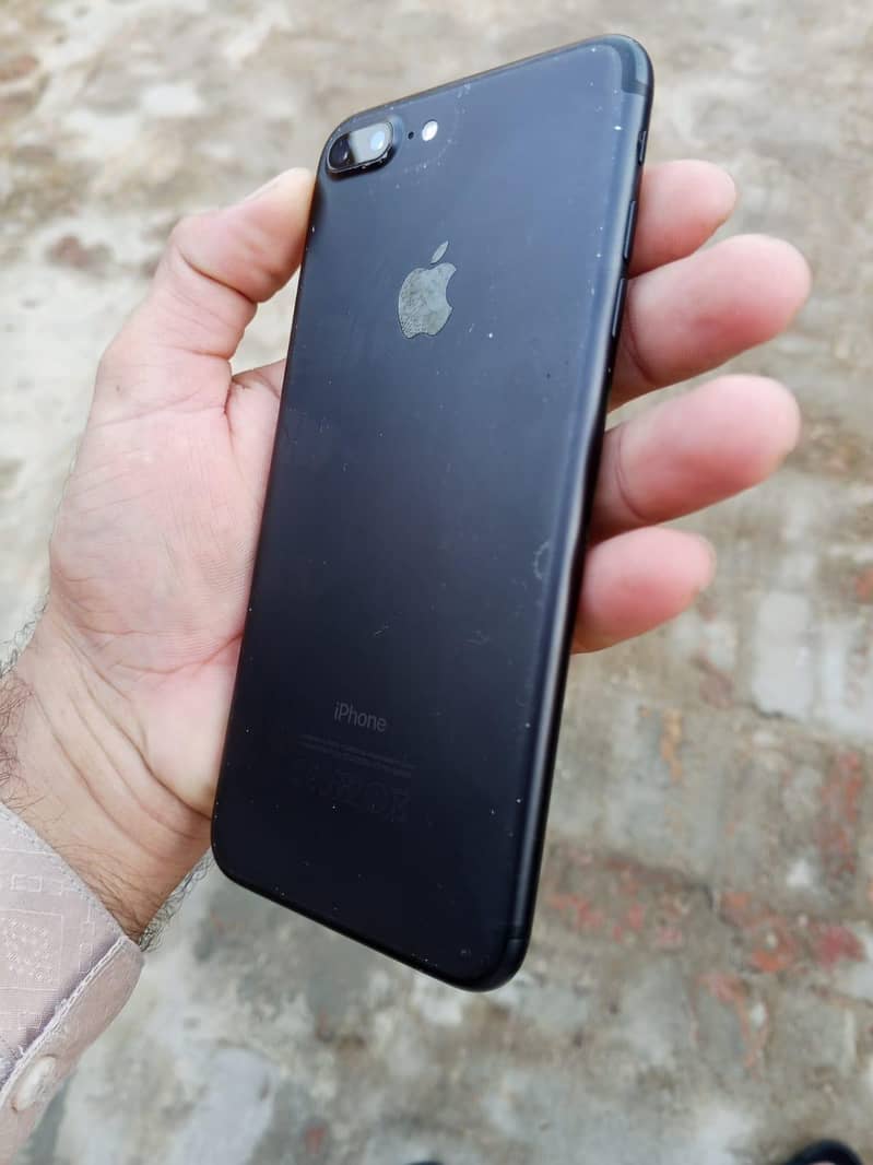Apple iPhone 7 Plus 3