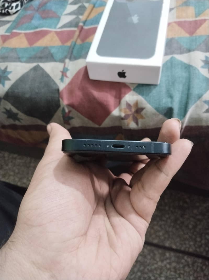 Apple iPhone 13 5