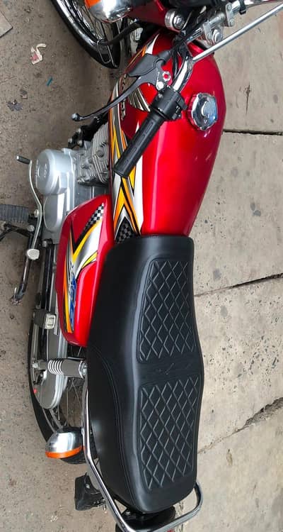 Honda Cg 125 red colour good condition urgent sale