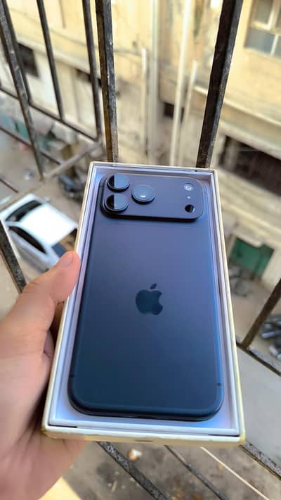 Apple iPhone 17 Pro Max non PTA LOCK 100% battery
