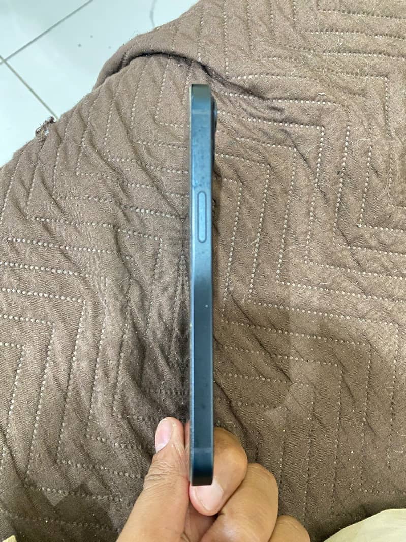 Apple iPhone 13 3