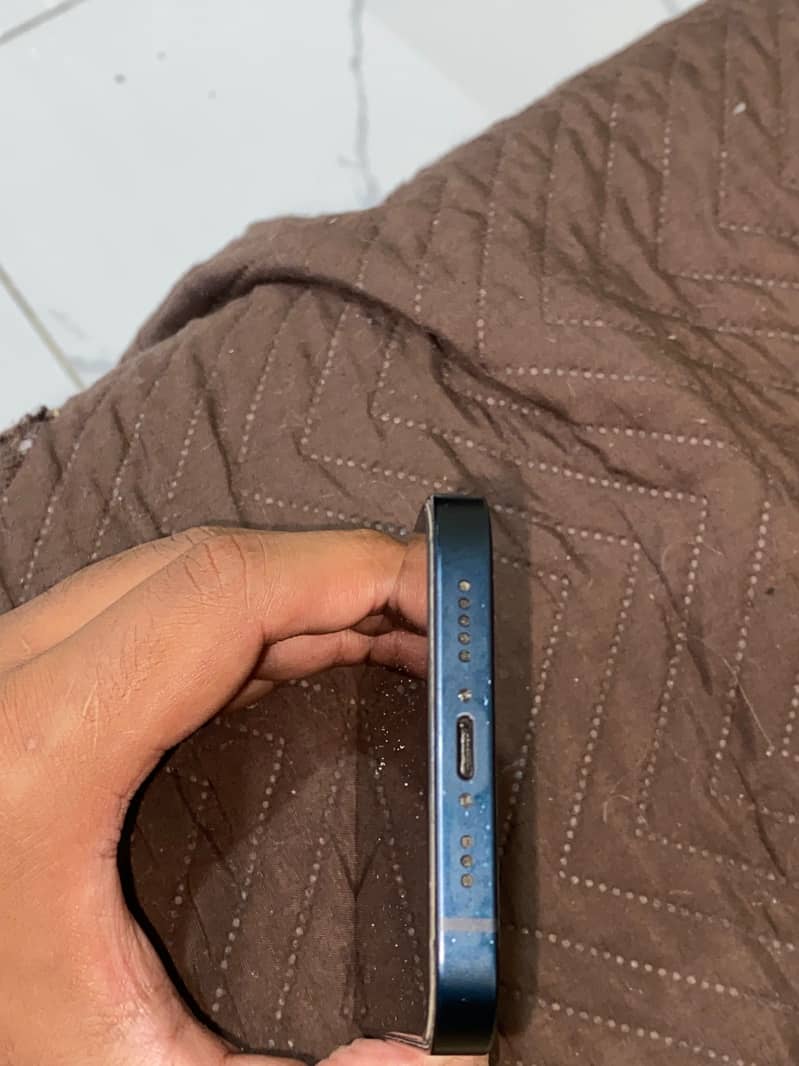Apple iPhone 13 7