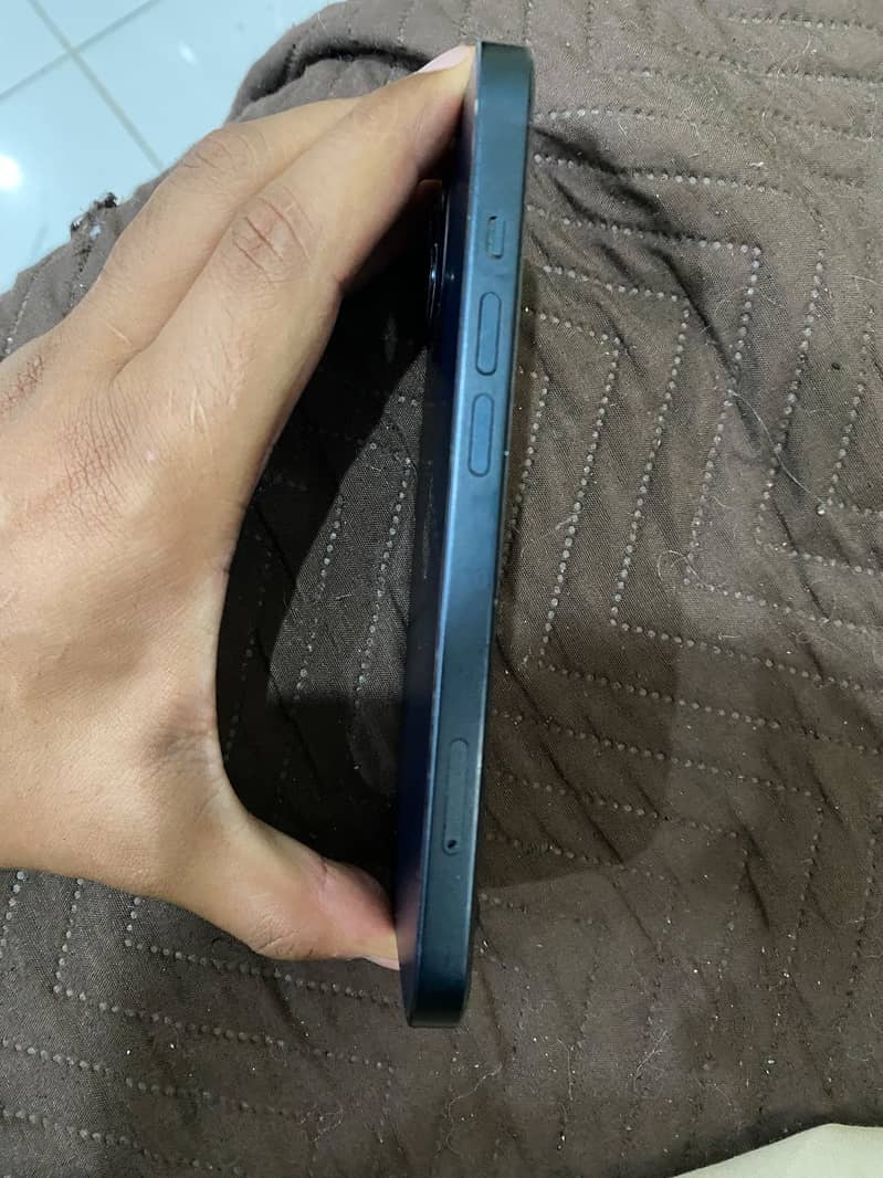 Apple iPhone 13 8
