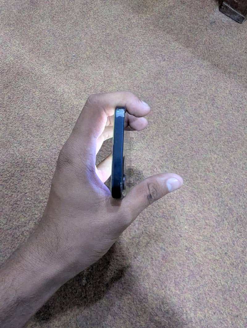 Apple iPhone 12 1