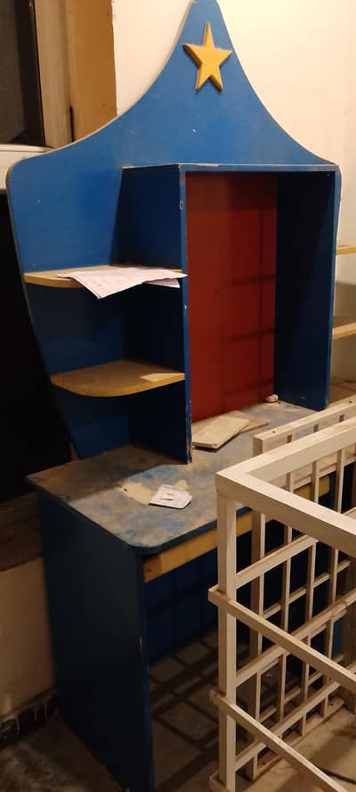 I need kids cupboard good condition