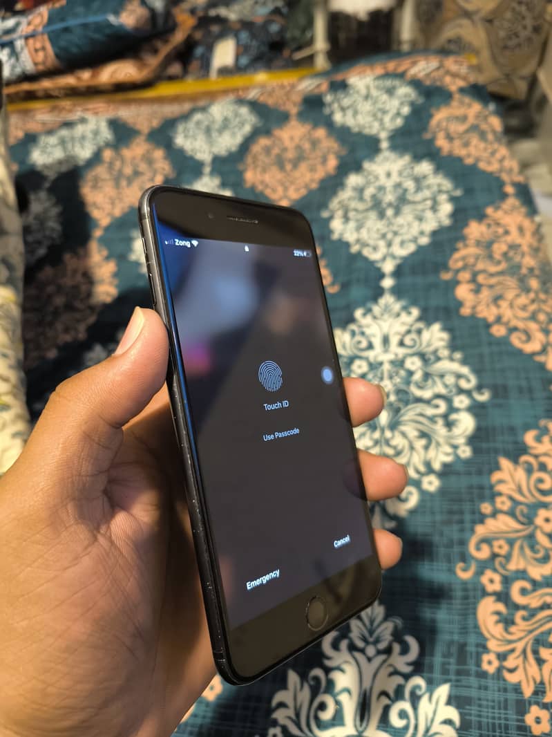 Apple iPhone 7 Plus 3